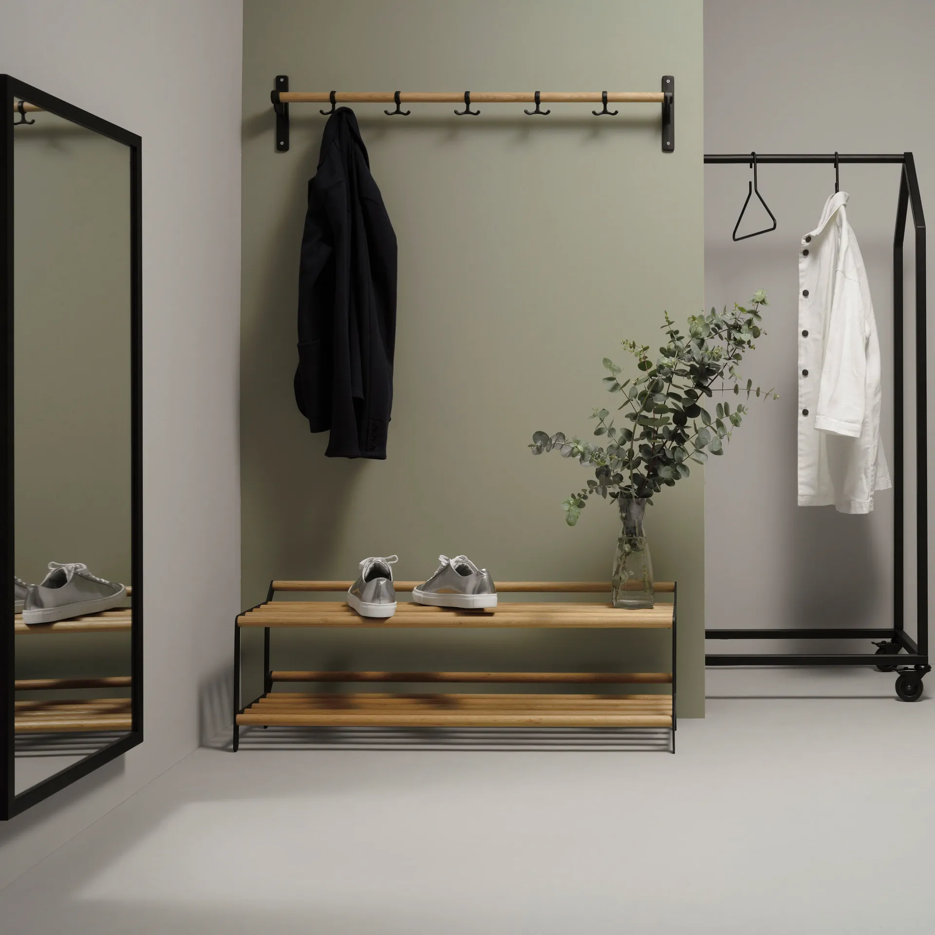 Estante zapatero Tamburin 60 cm, roble-negro Essem Design