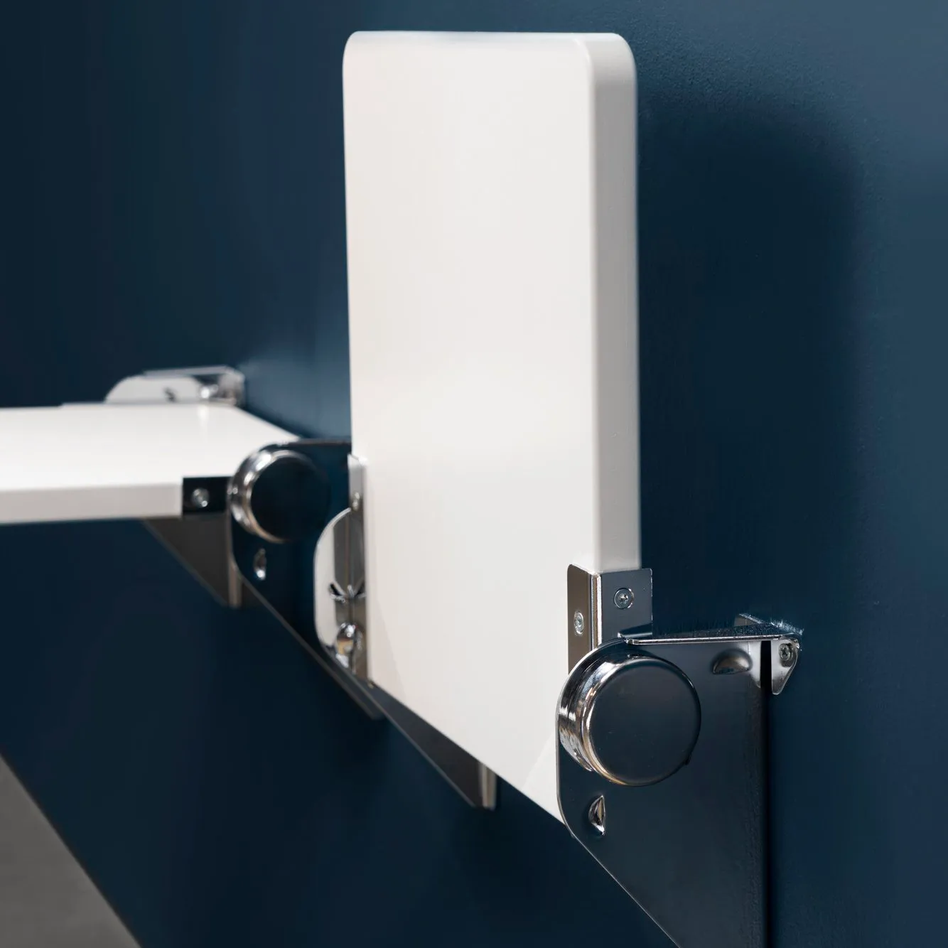 Silla de pared Jaxon estándar, blanco Essem Design