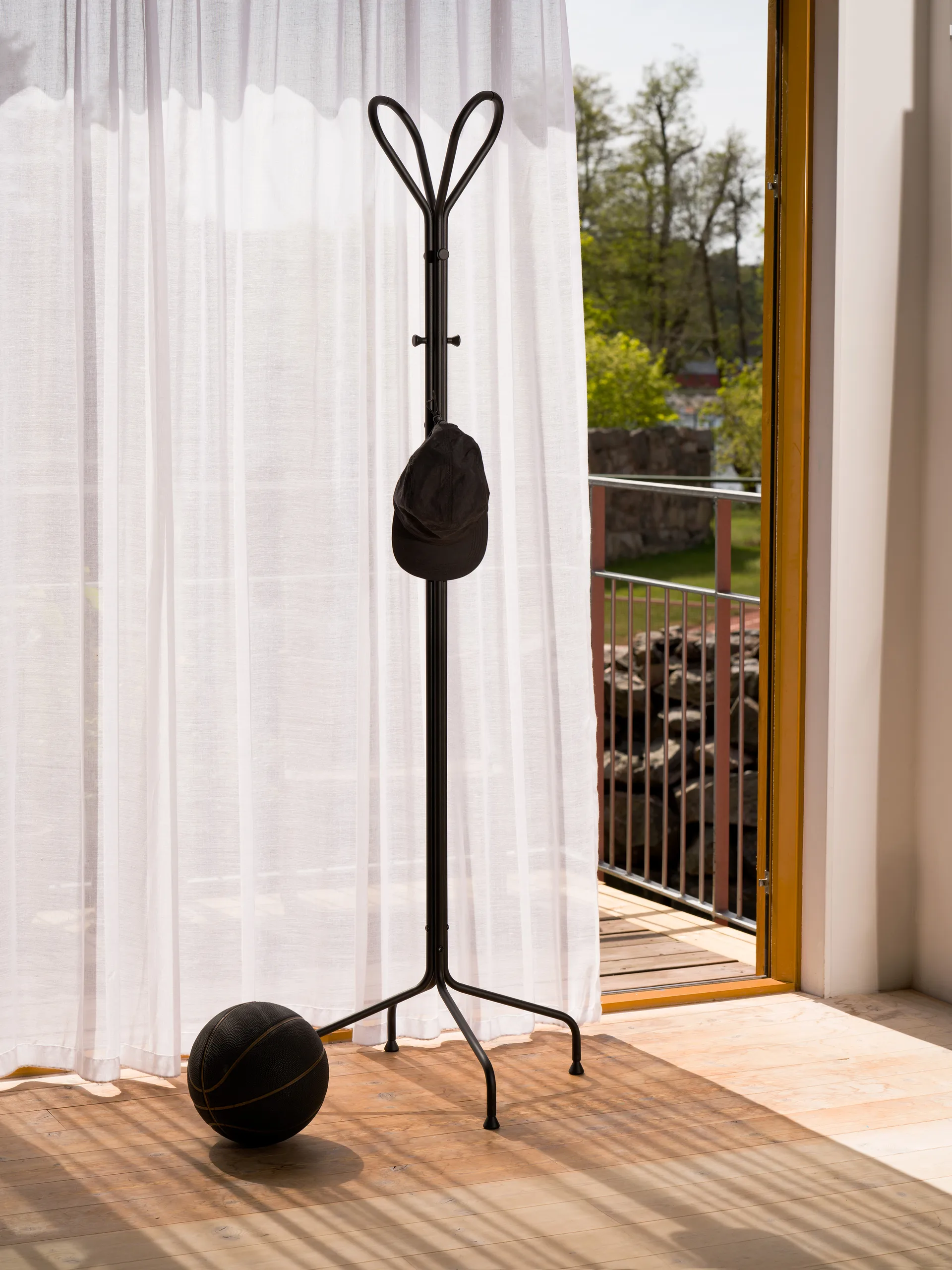 Tamborilero Classic, Negro Essem Design