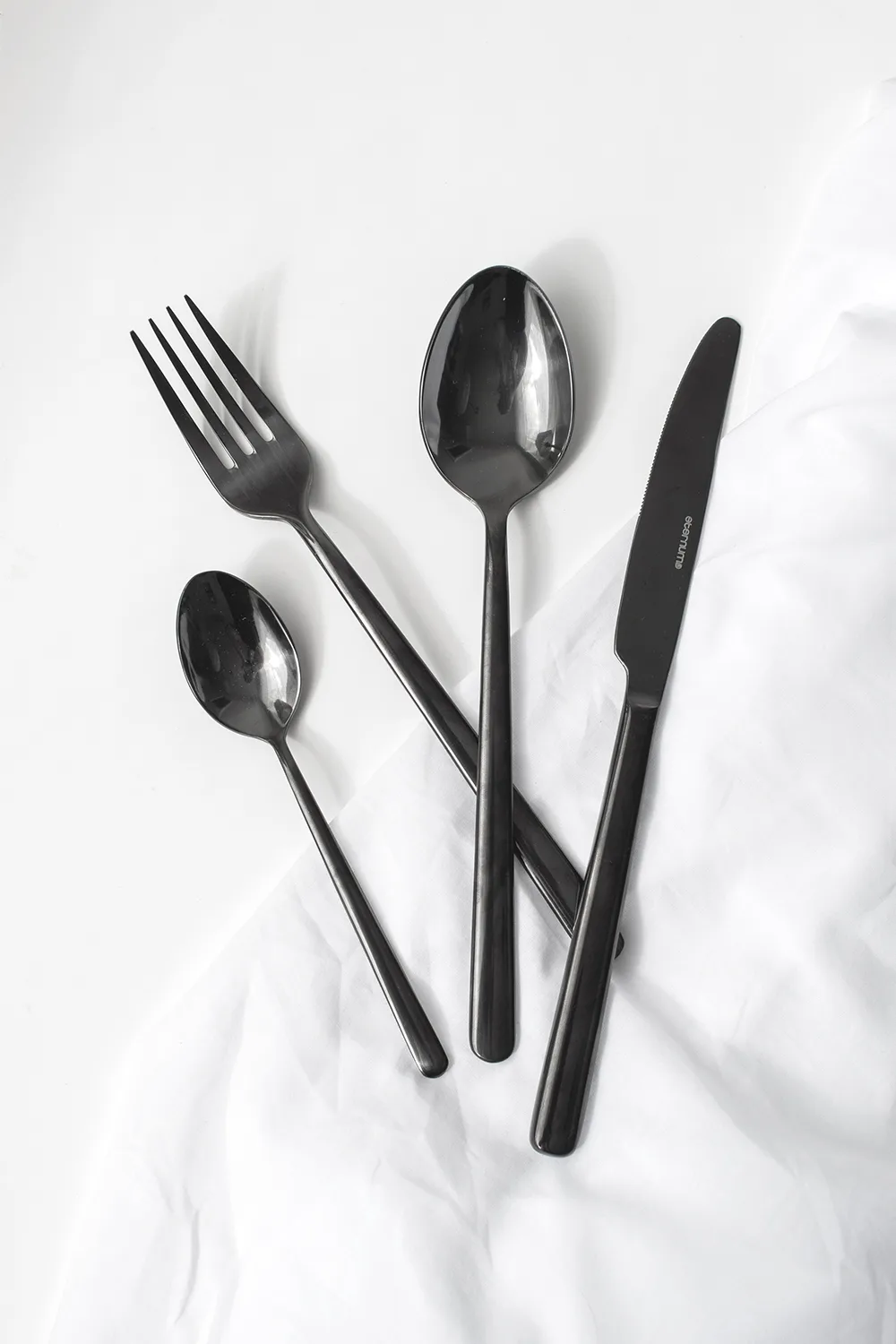 Set de cubiertos Eternum Nardo 16 piezas, Negro Eternum