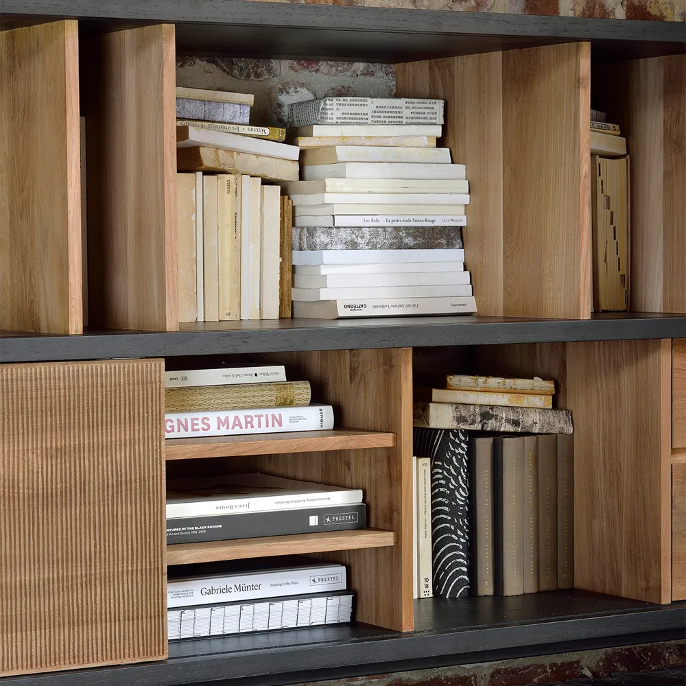 Aparador Oscar, Teca 2 puertas correderas 3 cajones Ethnicraft