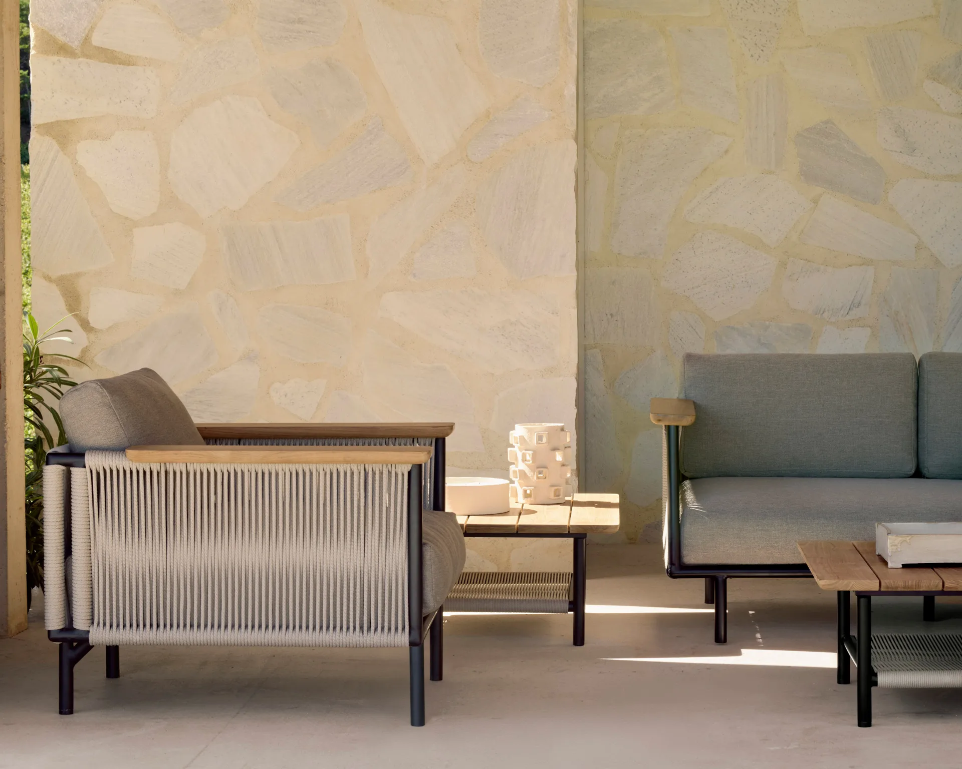 Butaca con cojín Corbey Outdoor, Aluminium black-Oyster Ethnicraft