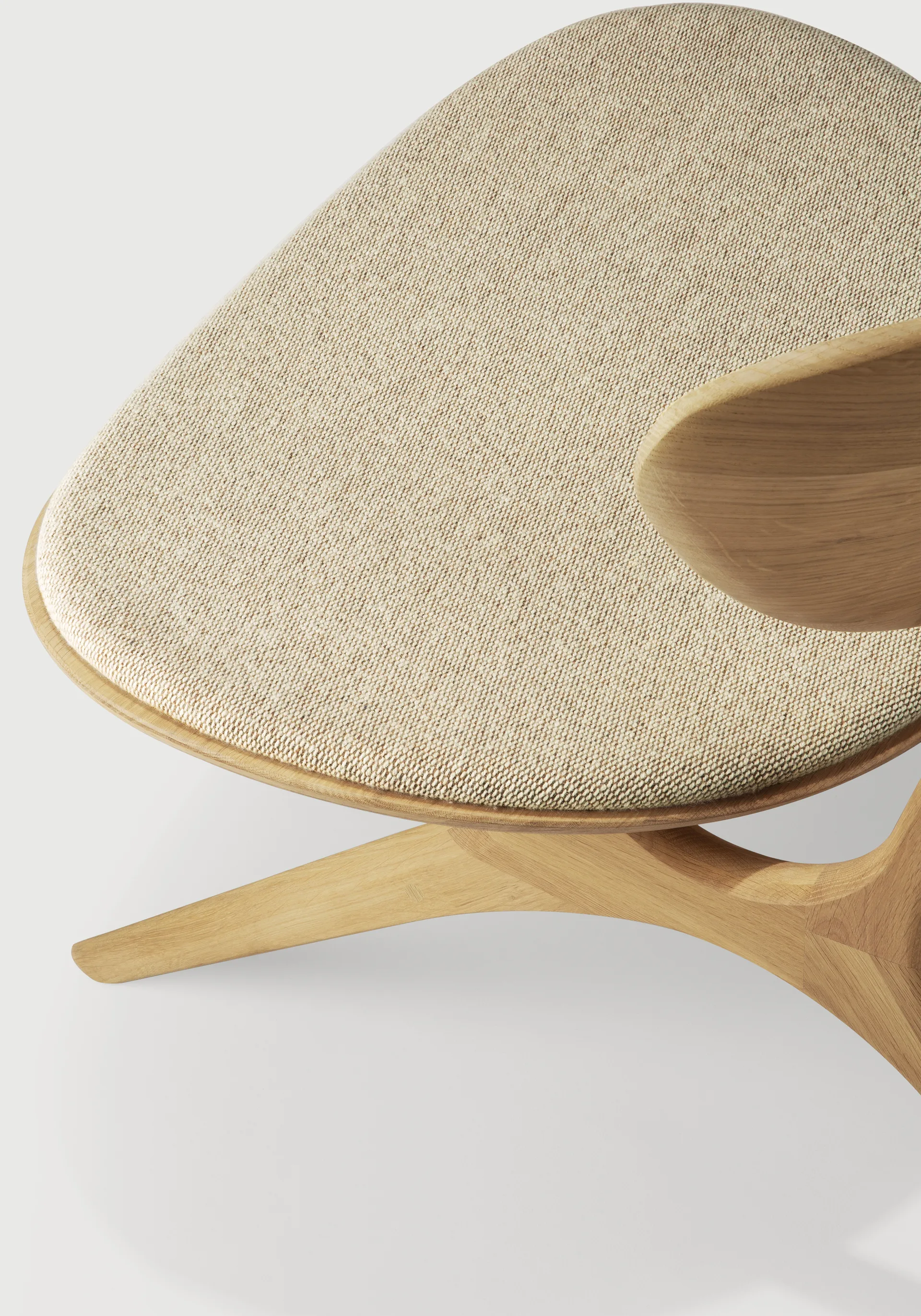 Butaca Lounge Eye, Roble, blanco roto Ethnicraft