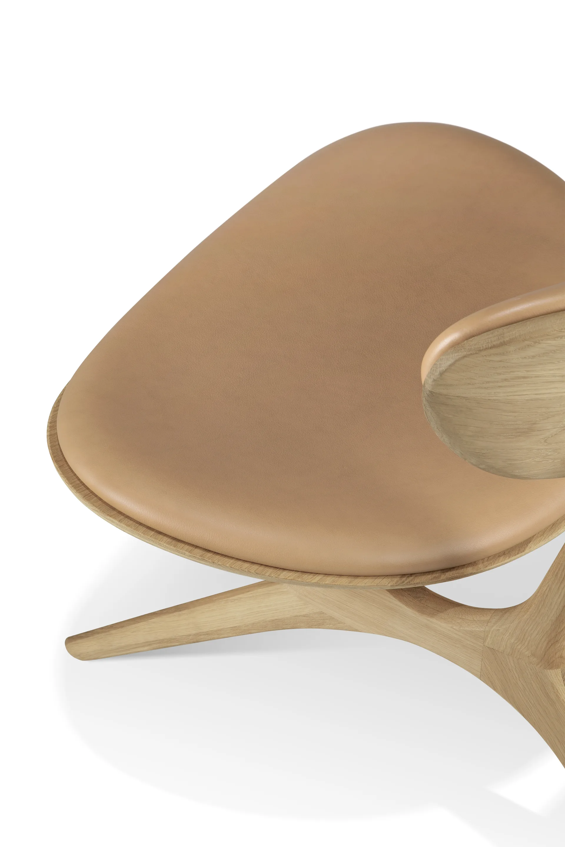 Butaca Lounge Eye, Roble lacado-cuero Sienna Ethnicraft