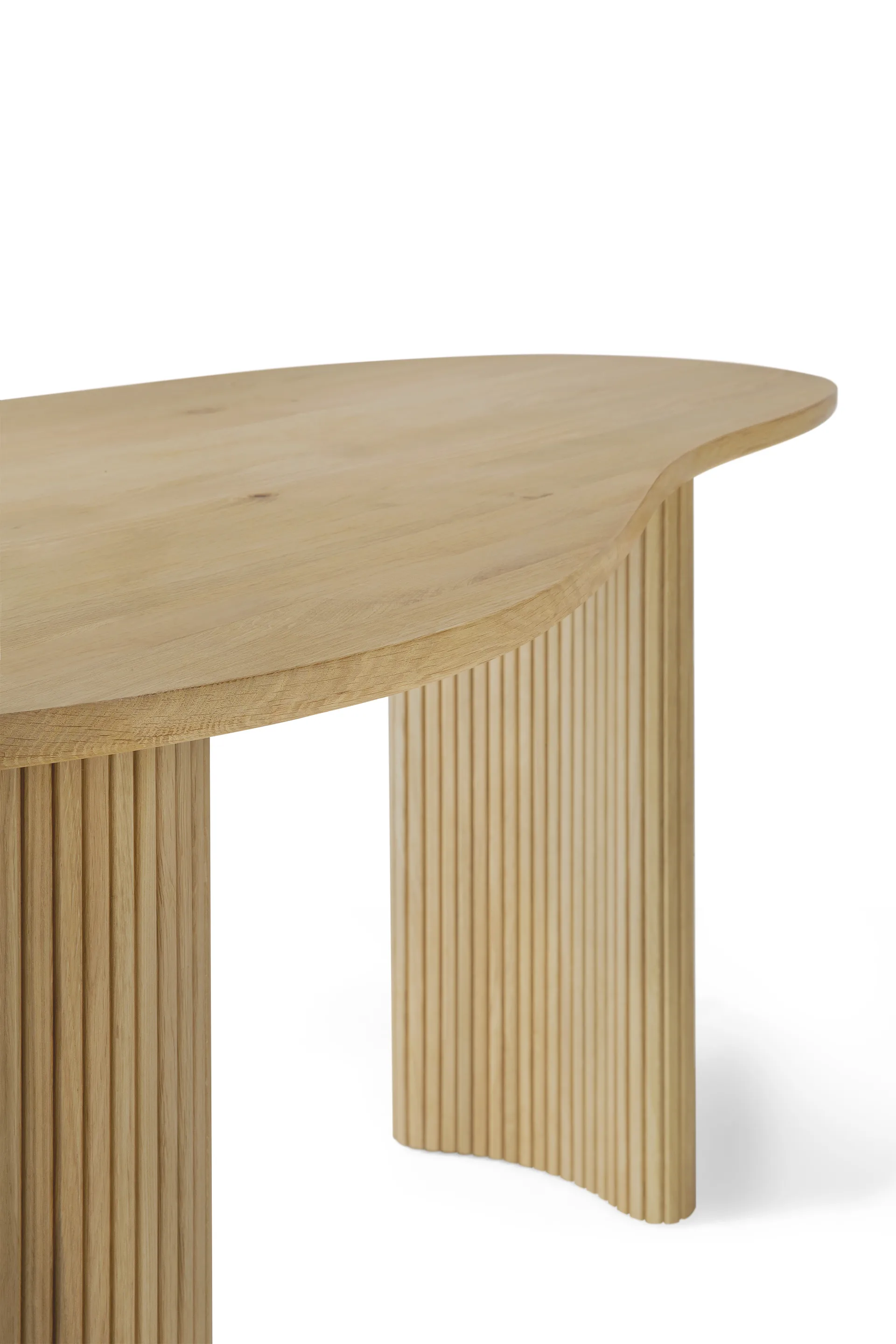 Escritorio Boomerang, Roble lacado, 160×83×76 cm Ethnicraft