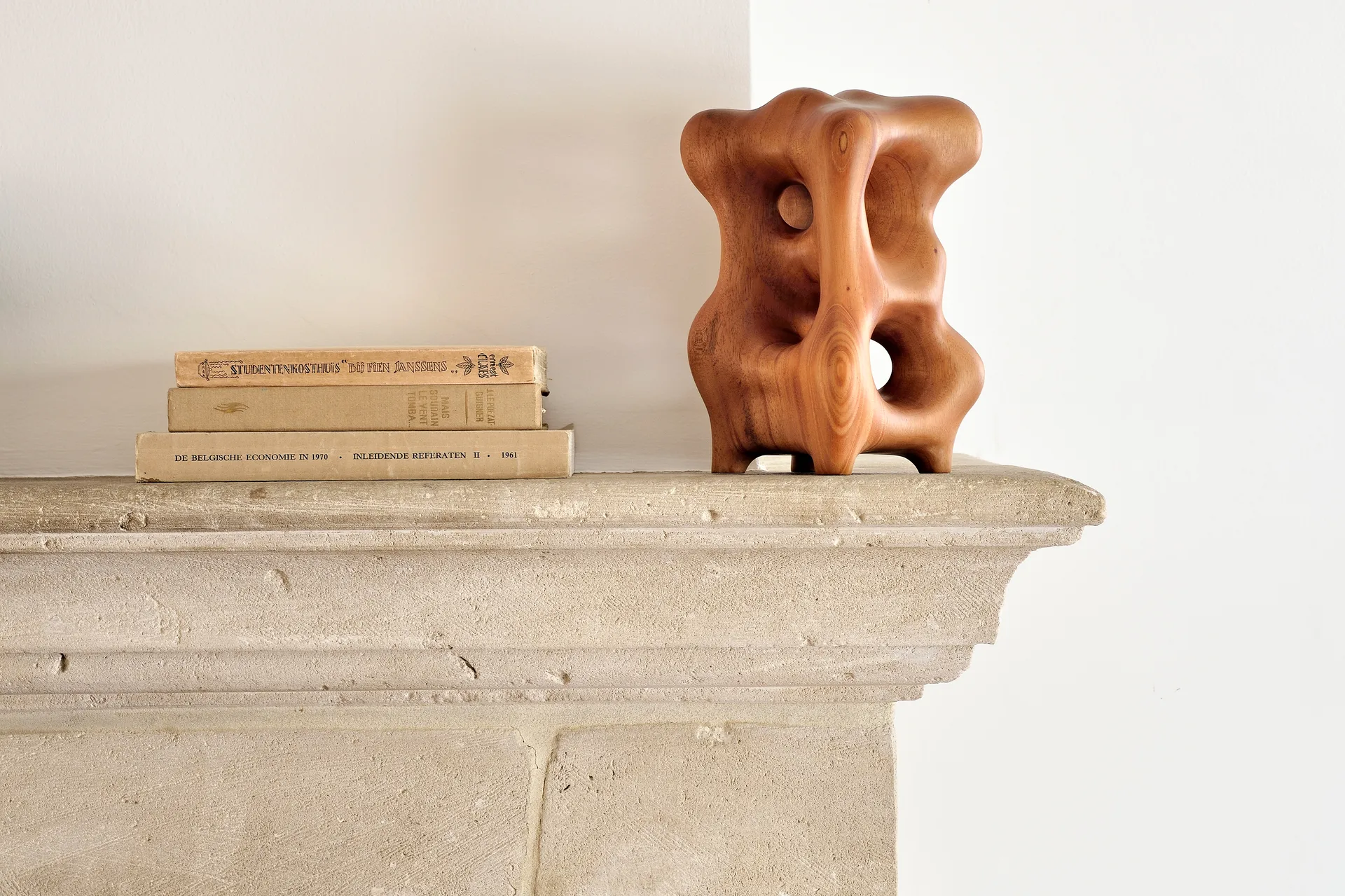 Escultura Organic 22 cm, Varnished mahogany Ethnicraft