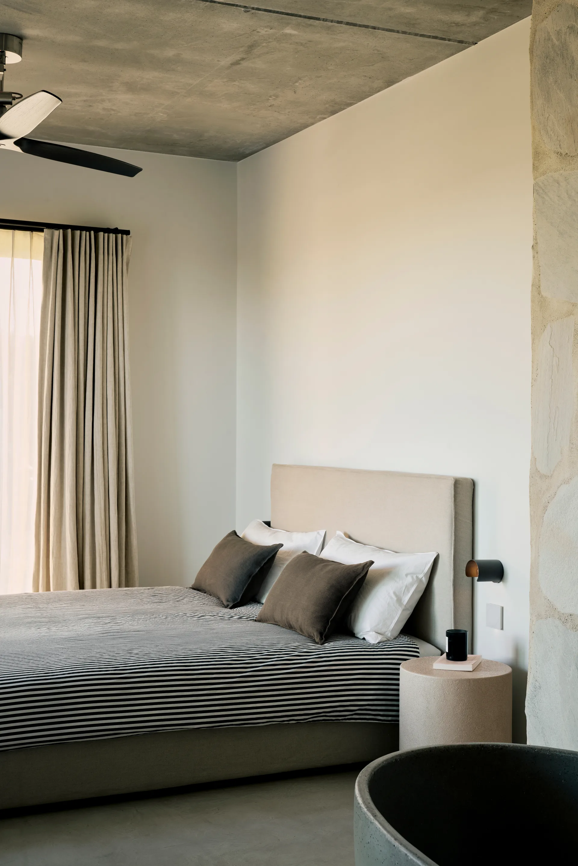 Mesa auxiliar Elements Ø40 cm, off-white Ethnicraft