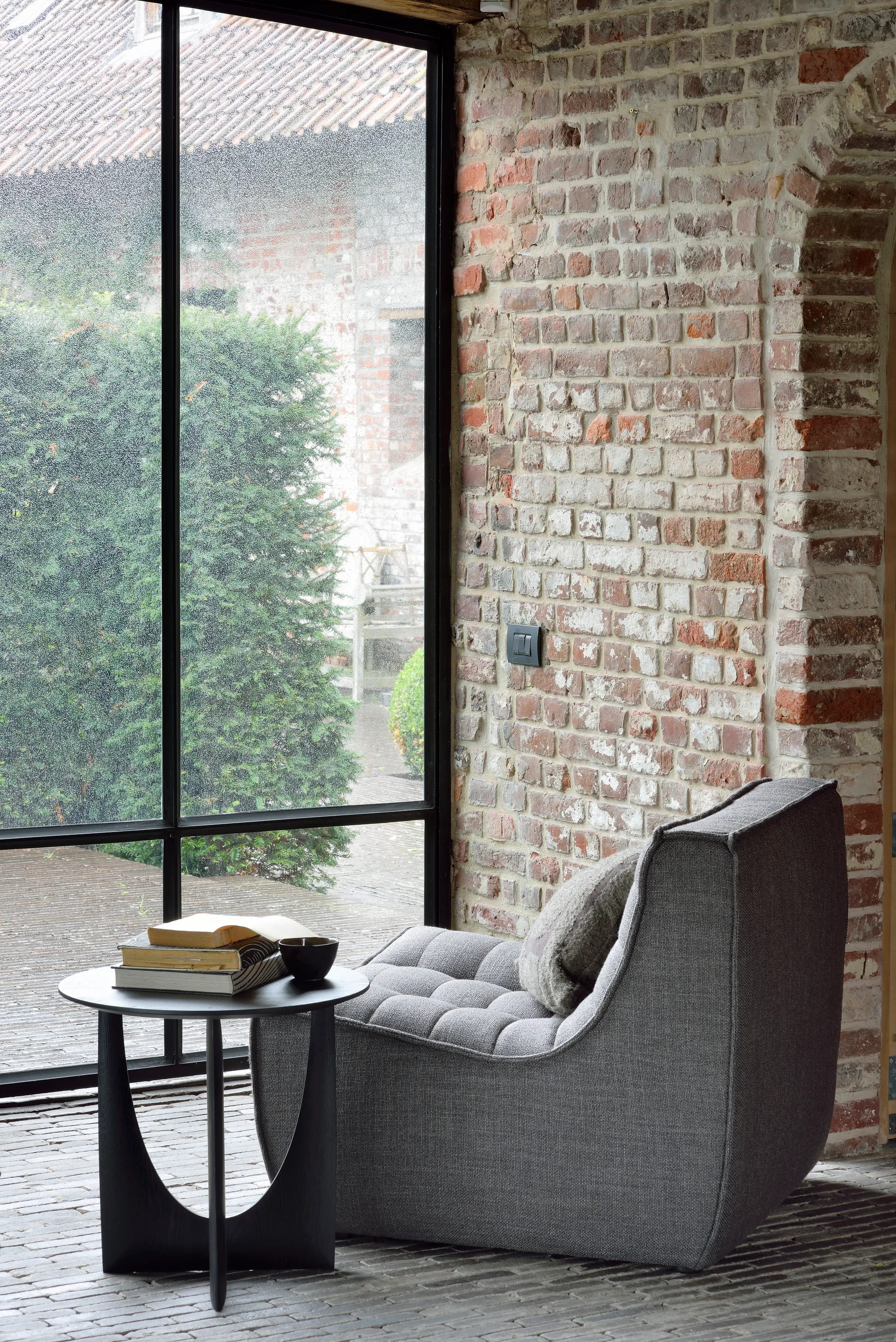 Mesa auxiliar Geometric, Roble negro Ø51 Ethnicraft