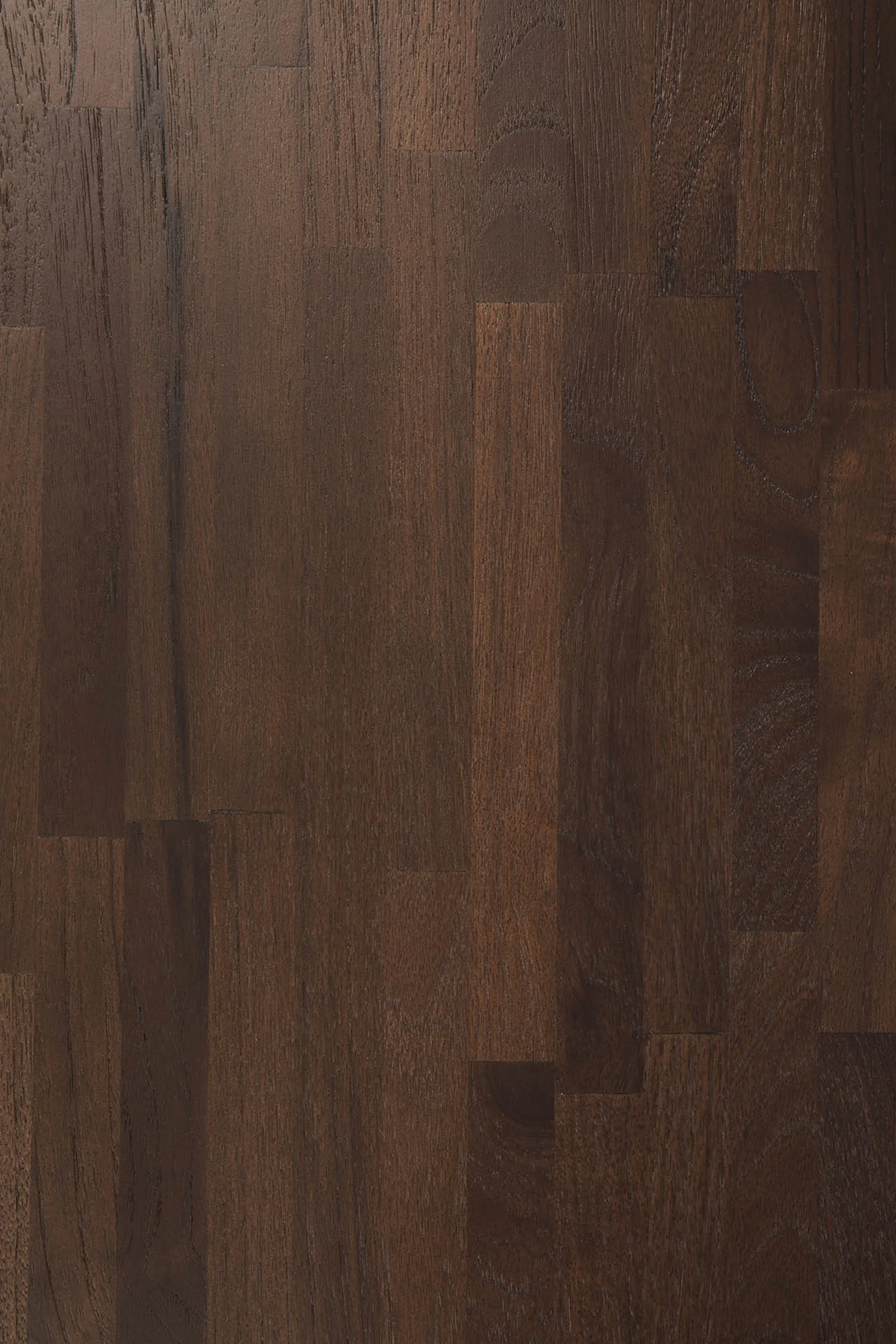 Mesa auxiliar Oblic Ø52 cm, teca tintada en marrón Ethnicraft