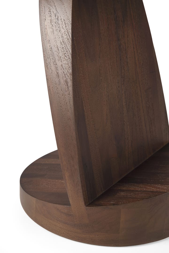 Mesa auxiliar Oblic Ø52 cm, teca tintada en marrón Ethnicraft