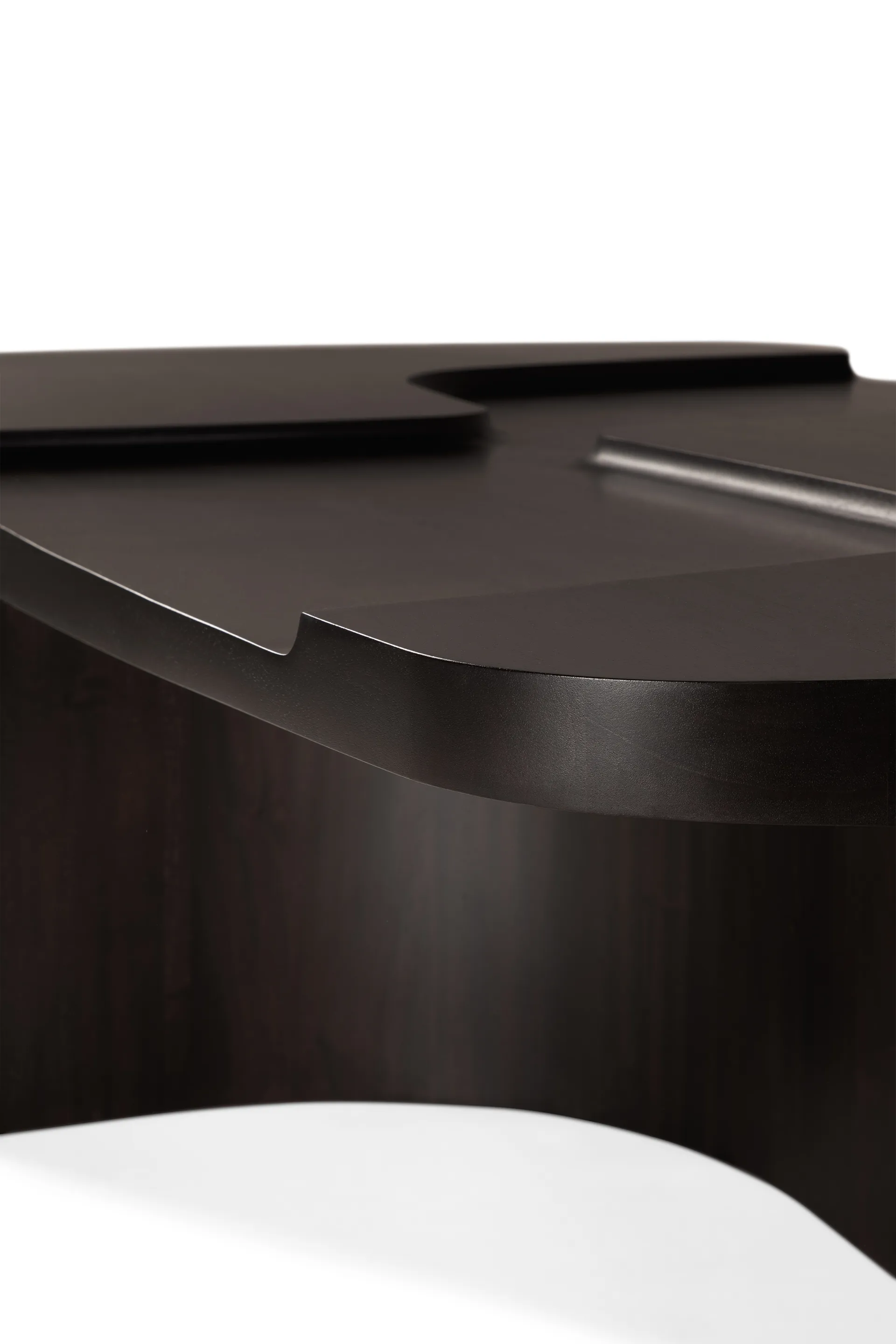 Mesa de centro Brutalist, Caoba rose brown, 143×75 cm Ethnicraft