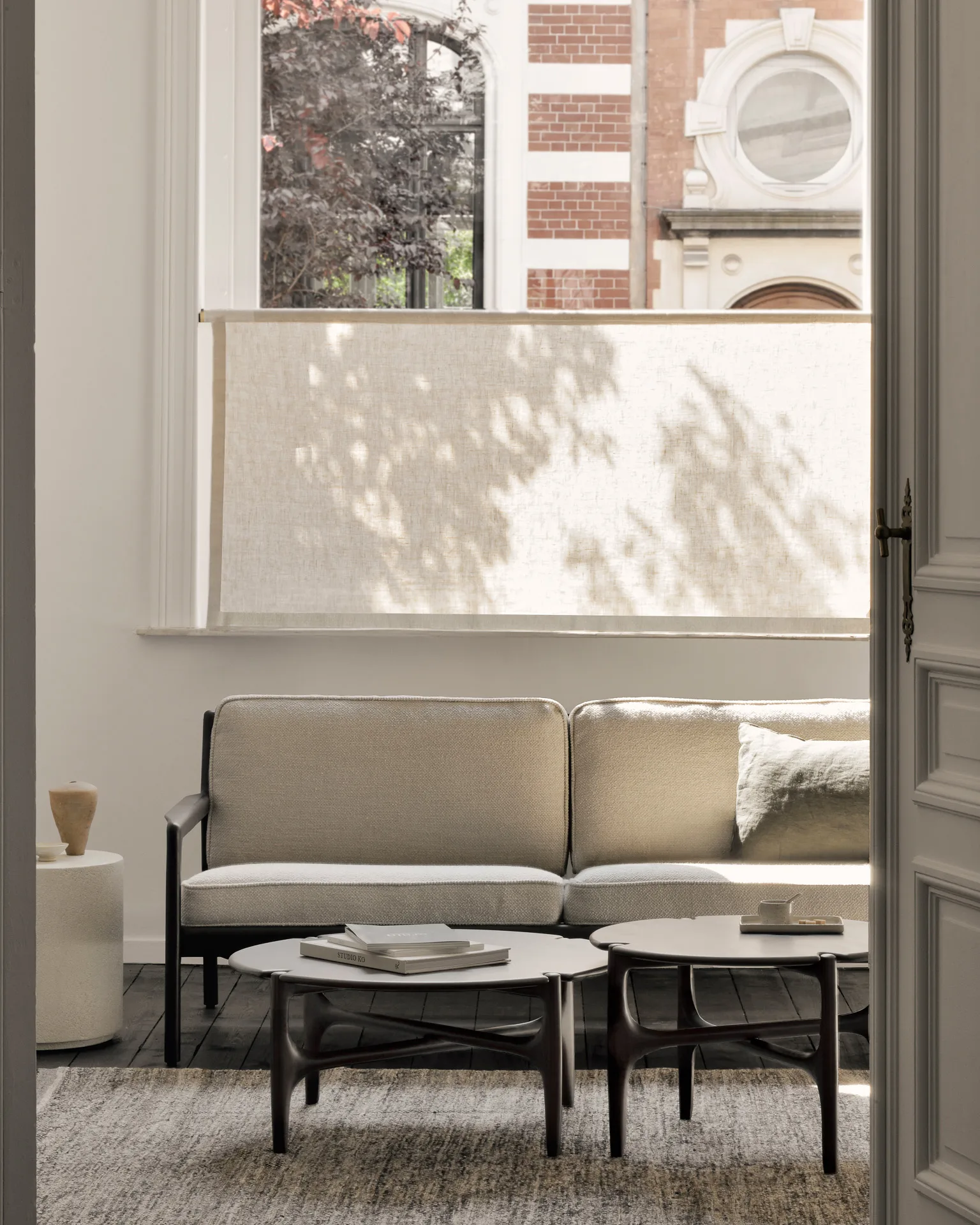 Mesa de centro PI Ø65 cm, Lackad mahogny Ethnicraft