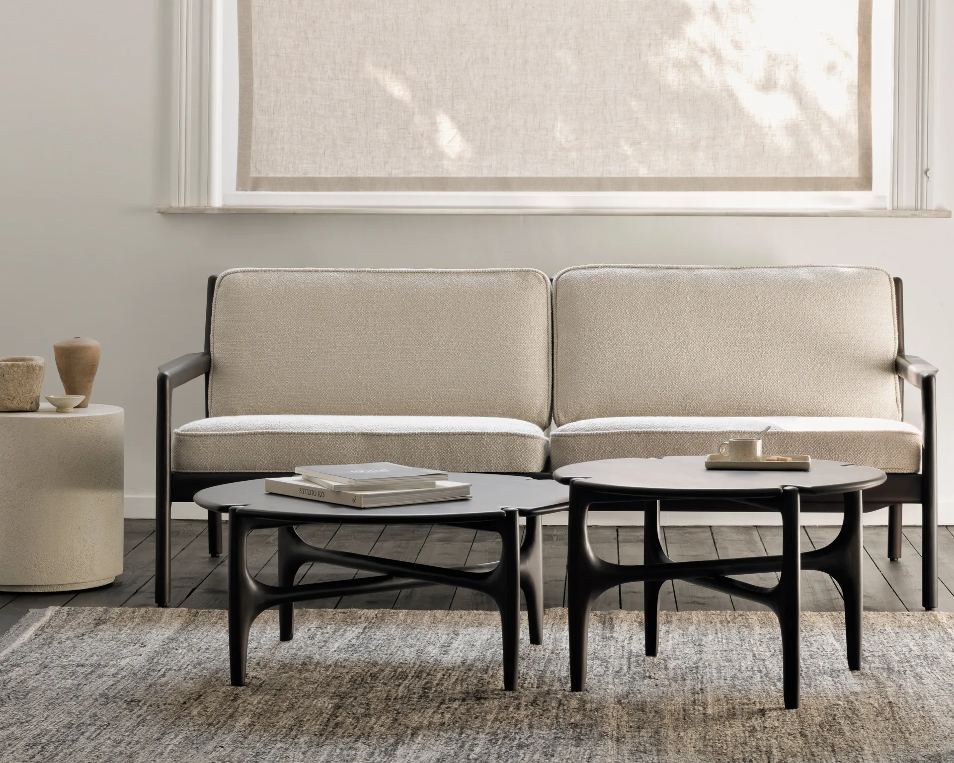 Mesa de centro PI Ø80 cm, Lackad mahogny Ethnicraft