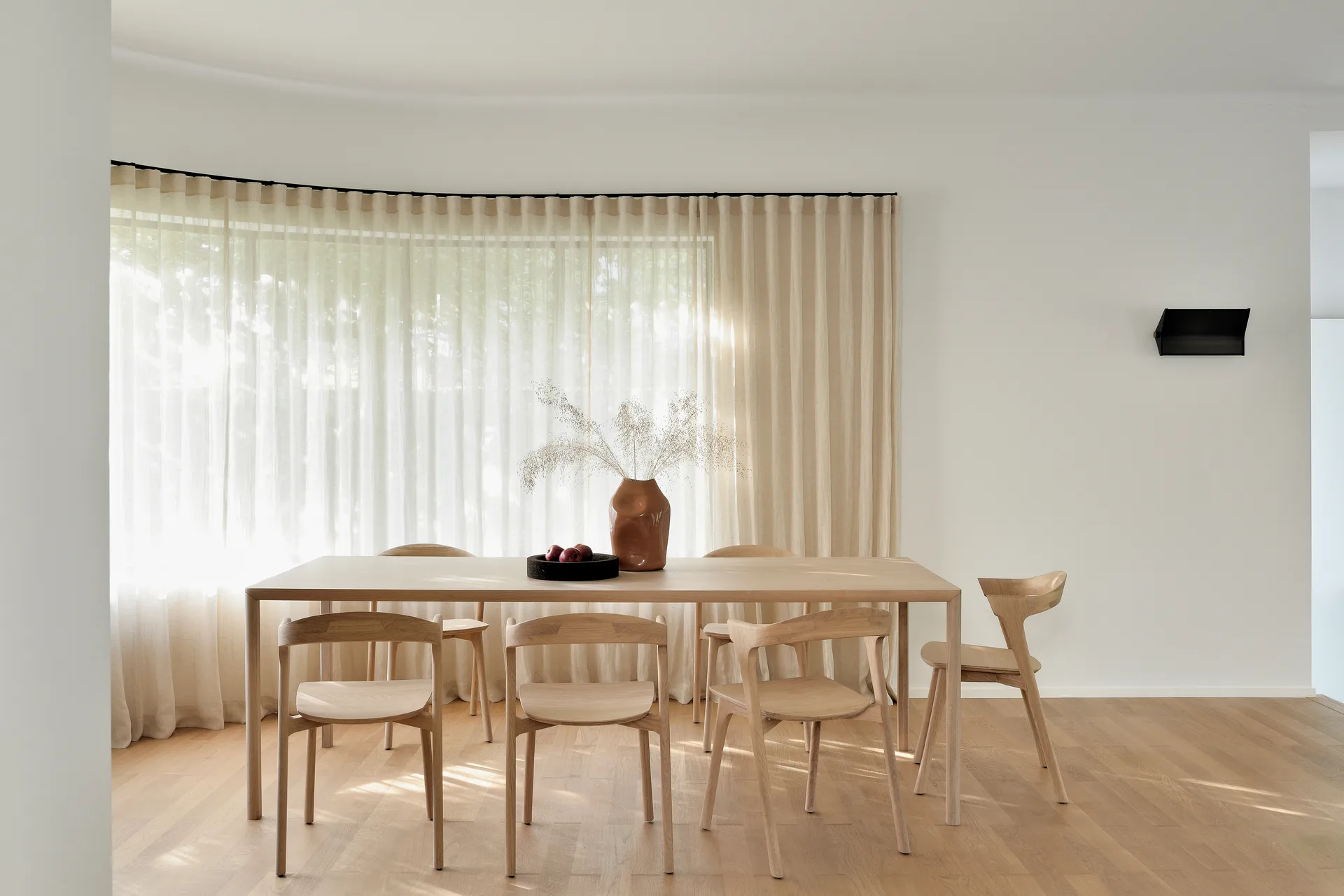 Mesa de comedor Bok 200x95 cm, Roble con aceite duro encerado Ethnicraft