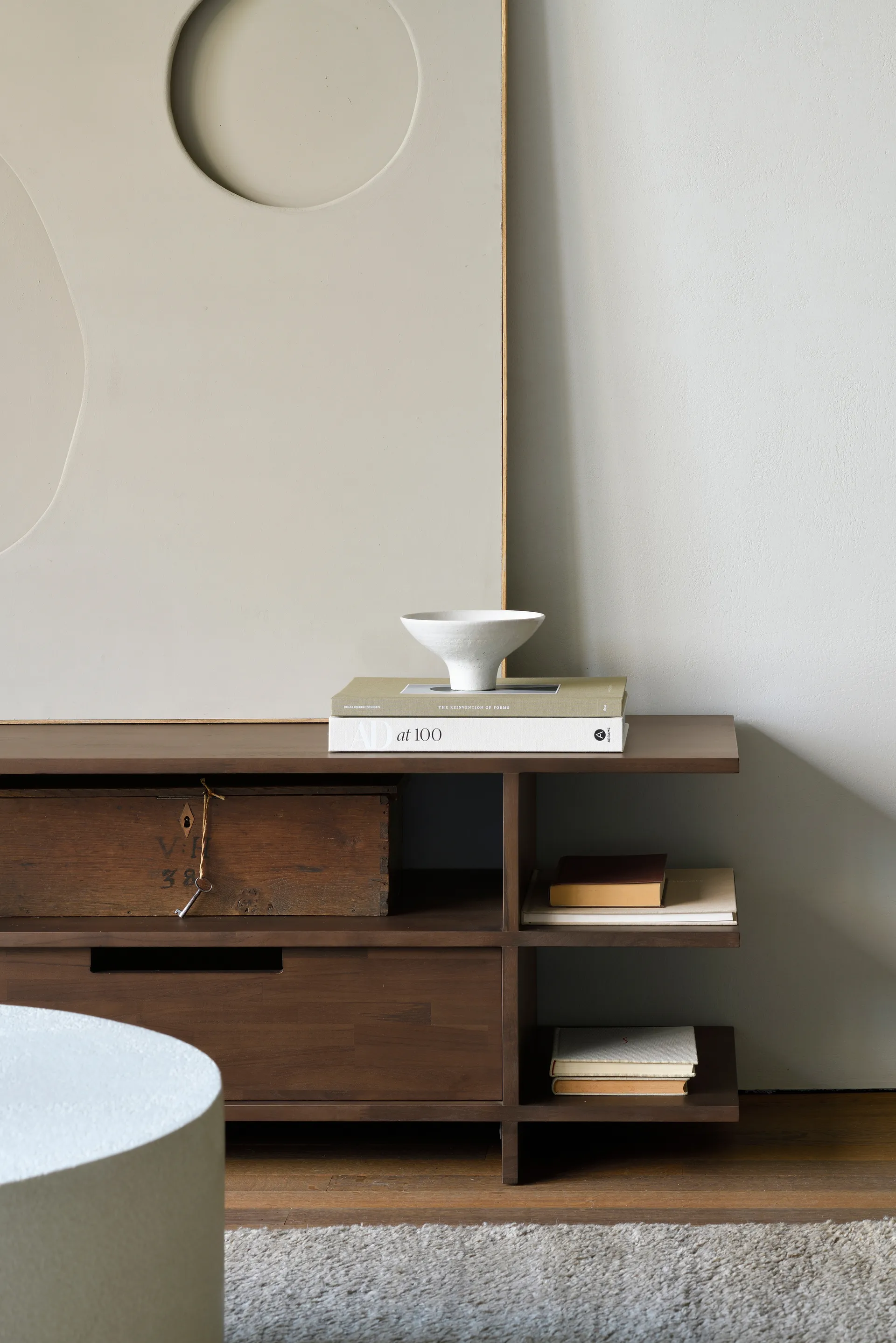 Mueble multimedia Kabuki, Teca teñida oscura Ethnicraft