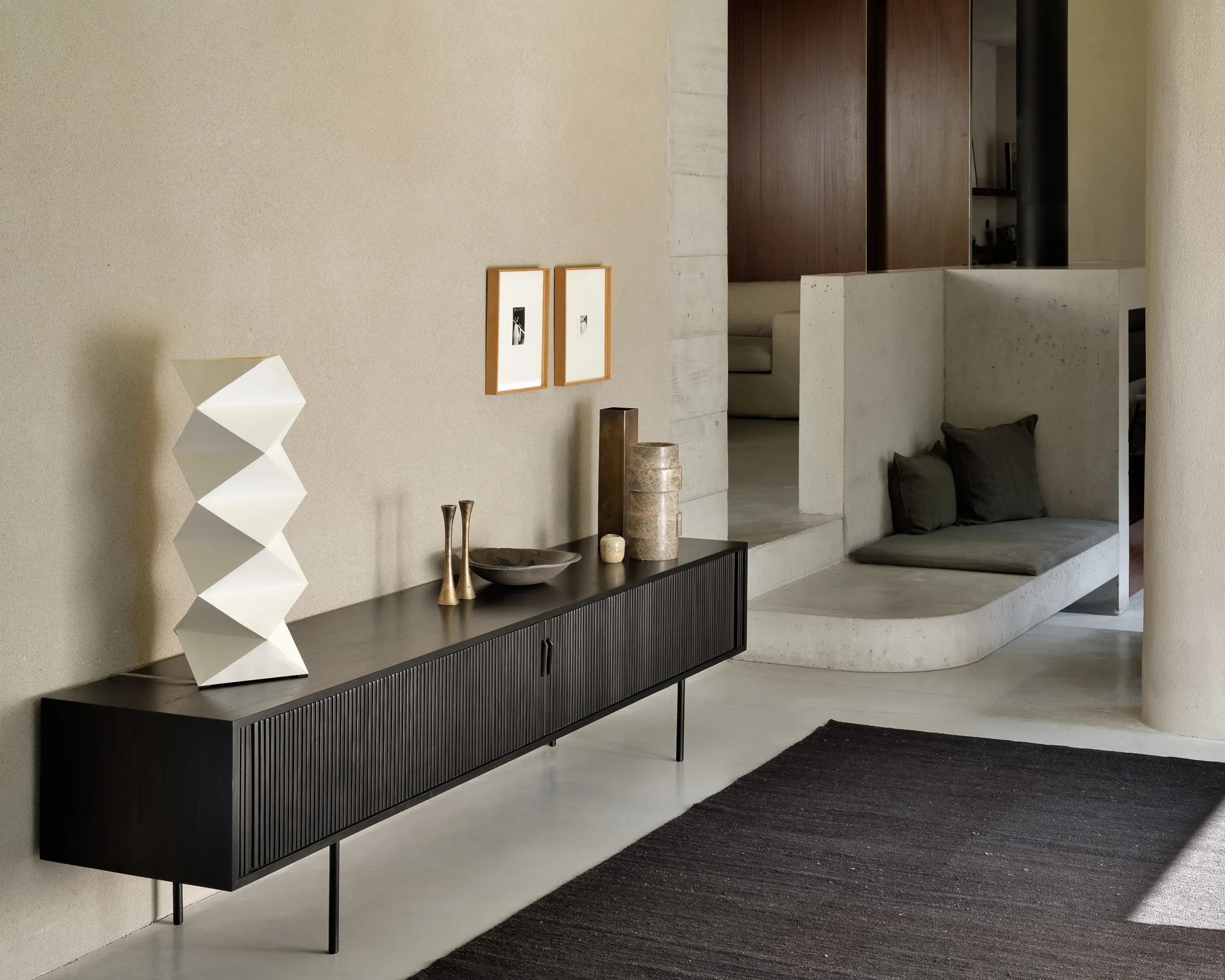 Mueble para TV Roller Max, Lackad teak-negro-2 puertas Ethnicraft