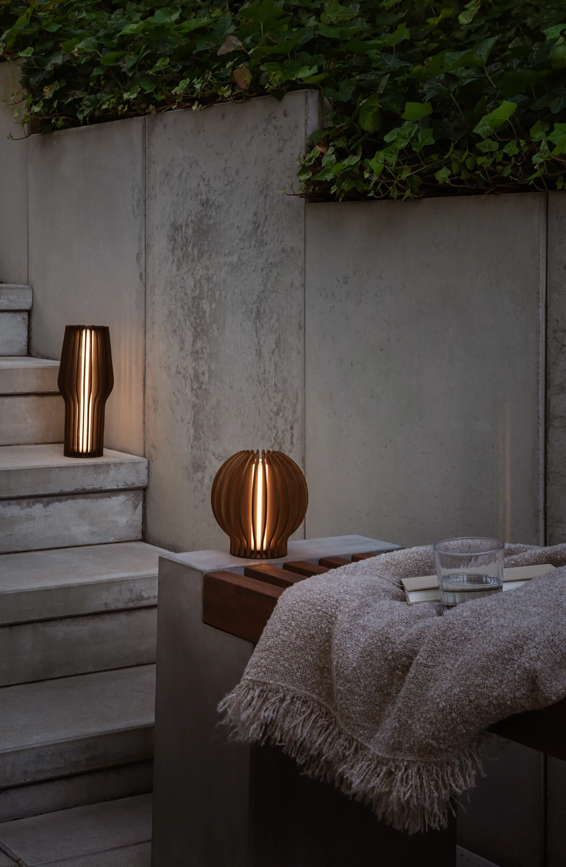 Lámpara recargable Eva Solo Radiant LED redonda, Smoked oak Eva Solo