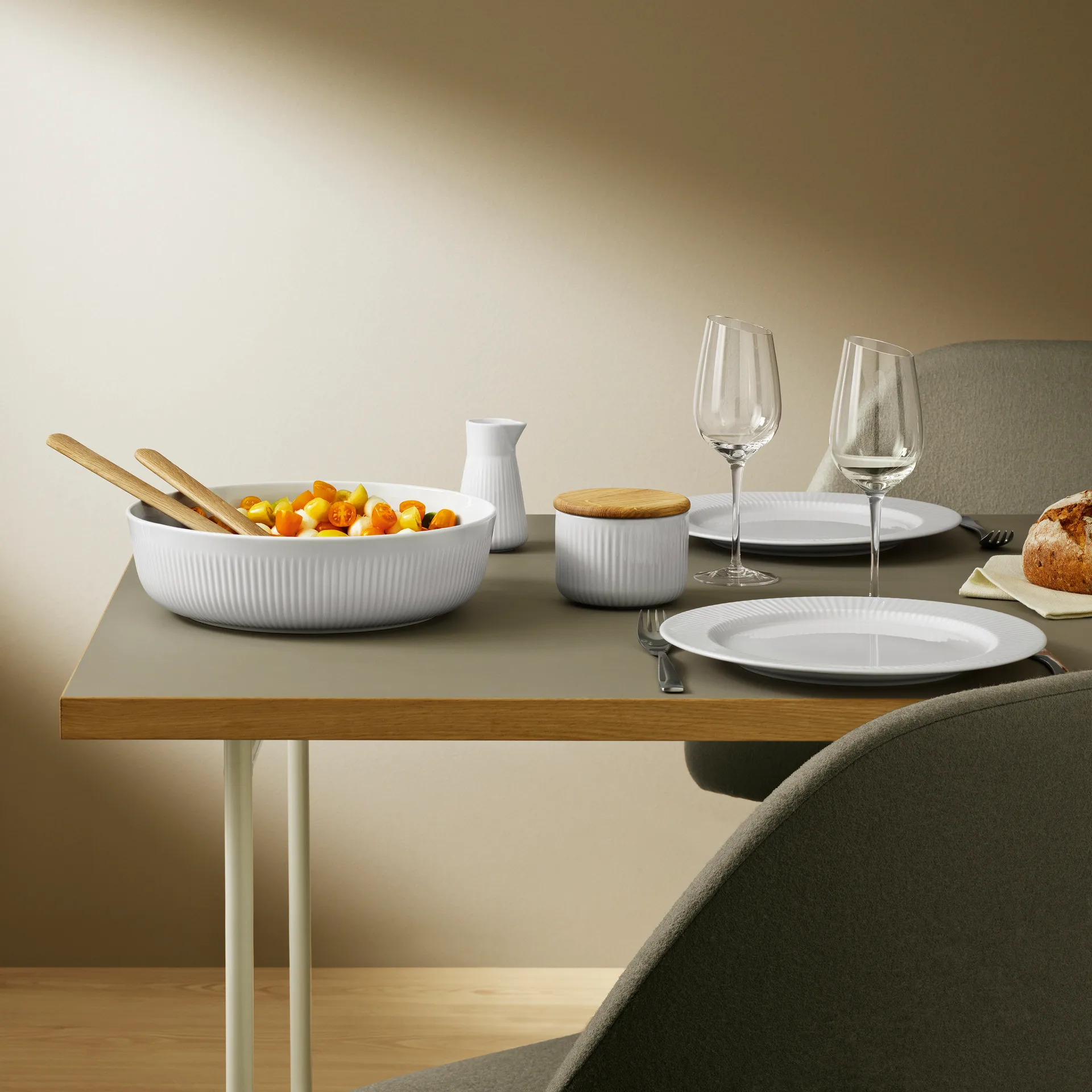 Salero con cuchara Eva Trio Legio Nova, blanco Eva Solo