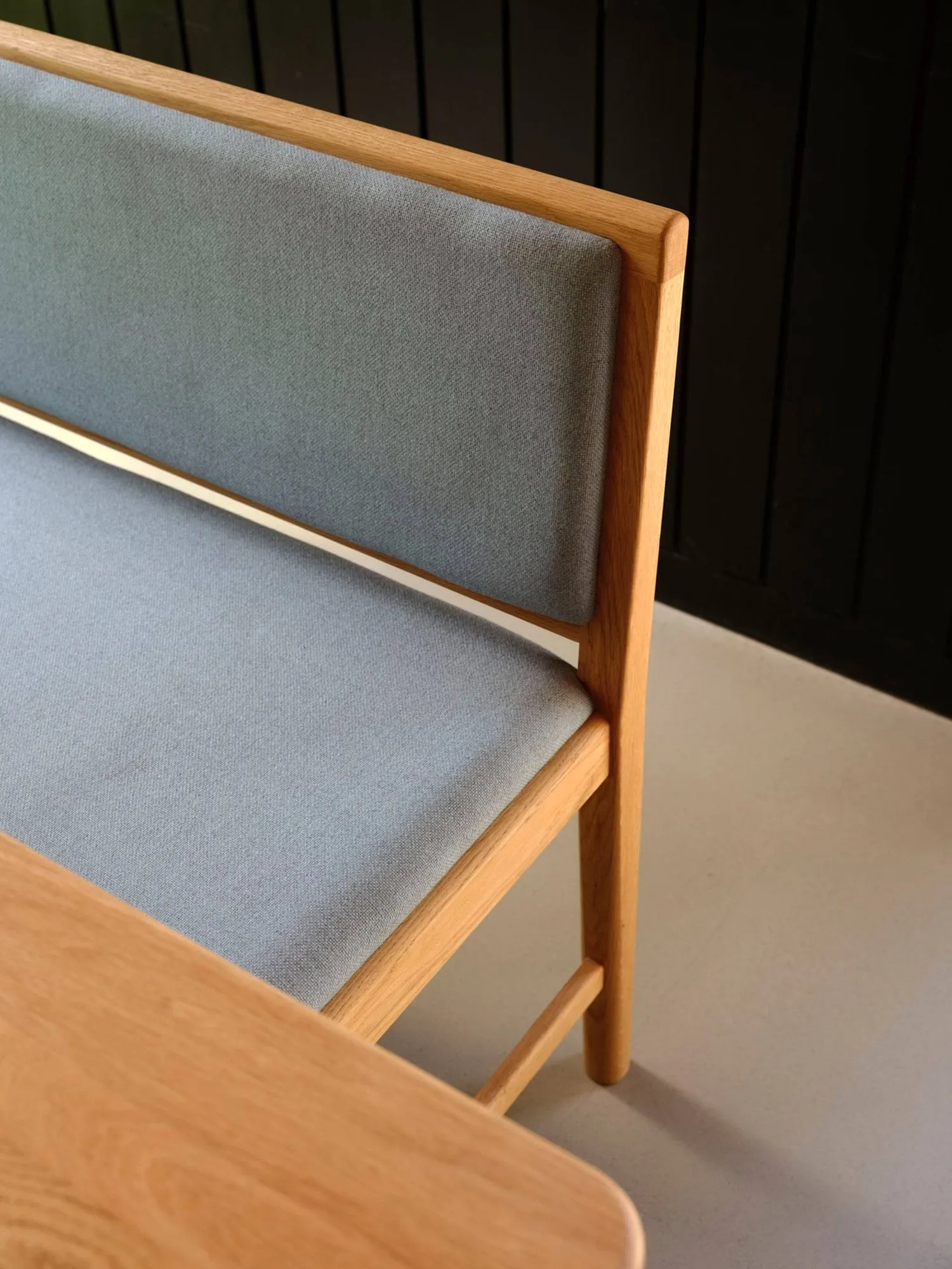  Banco J176 Sønderborg, Roble lacado-ploegwool blue FDB Møbler