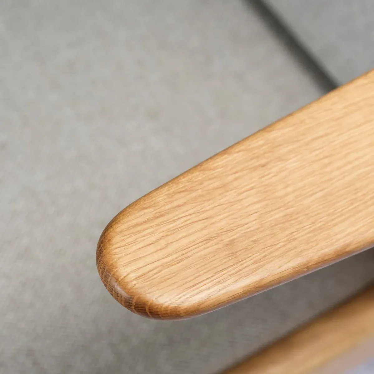 Butaca J53, Roble aceitado-gris claro FDB Møbler