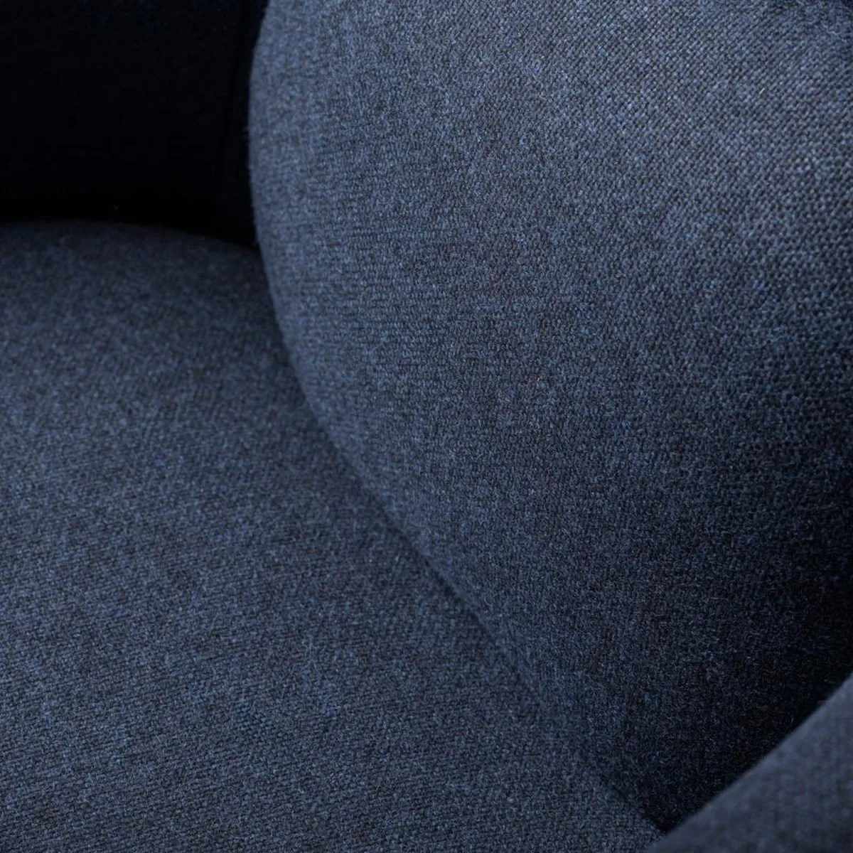 Butaca L35 Gesja Wing Chair, Roble lacado Dark blue FDB Møbler