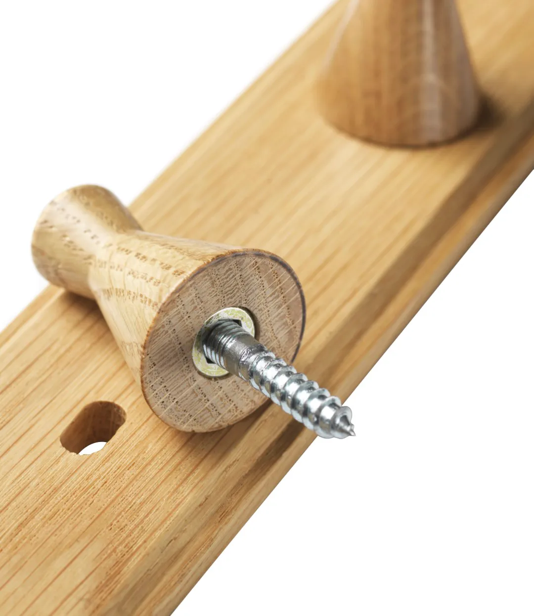 Listón de ganchos Q3 Allé 3 ganchos, Oak nature lacquered FDB Møbler