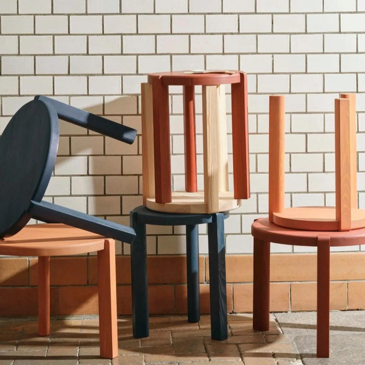 Mesa auxiliar D108 Ragnesminde Ø35 cm, Carmín rojo FDB Møbler