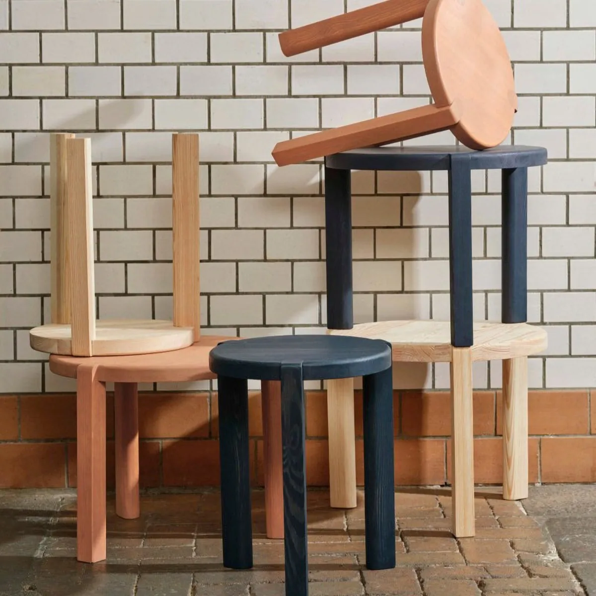 Mesa de centro D108 Ragnesminde, Ø48 cm, Pino sin tratar FDB Møbler