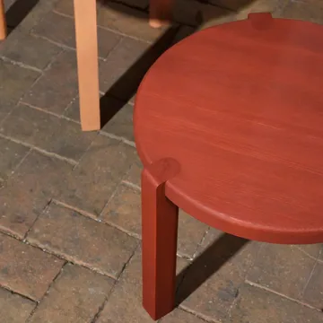 Mesa de centro D108 Ragnesminde, Ø48 cm - Rojo carmín - FDB Møbler