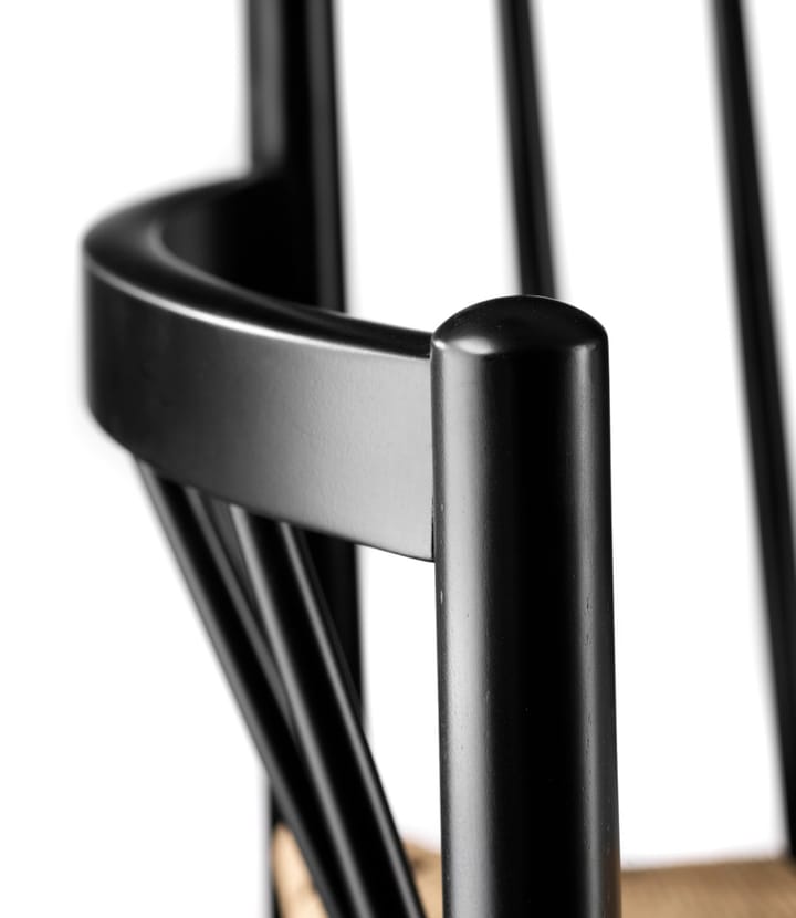 Silla con reposabrazos J82, Nature-beech black painted FDB Møbler