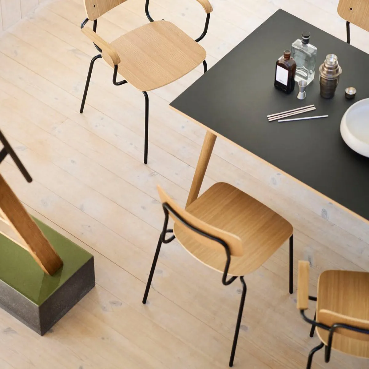 Silla J182 Holmen, pack de 4, Chapa de roble-patas negras FDB Møbler