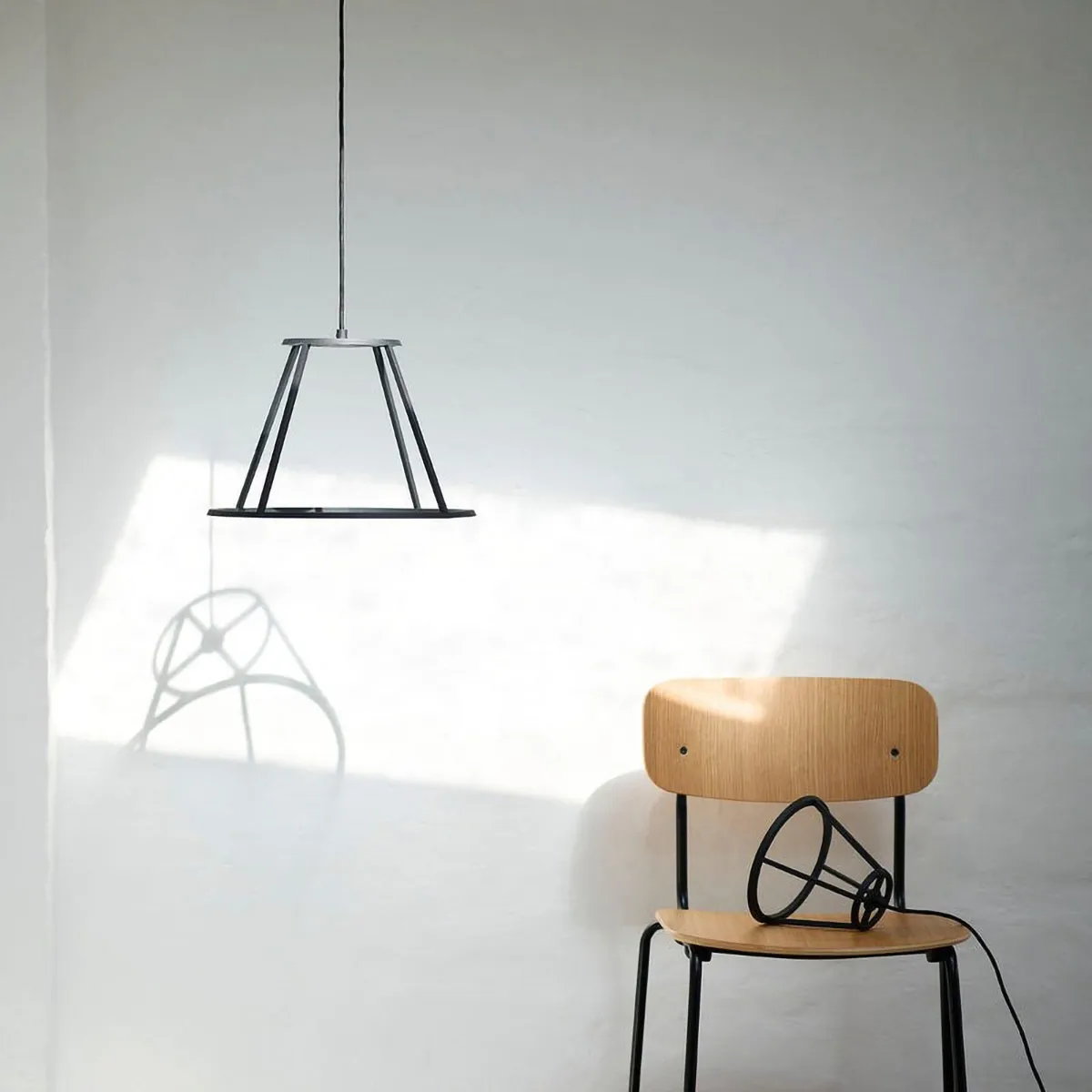 Silla J182 Holmen, pack de 4, Chapa de roble-patas negras FDB Møbler