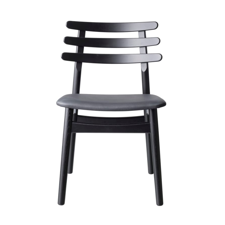 Silla J48, Oak black painted-black leather FDB Møbler