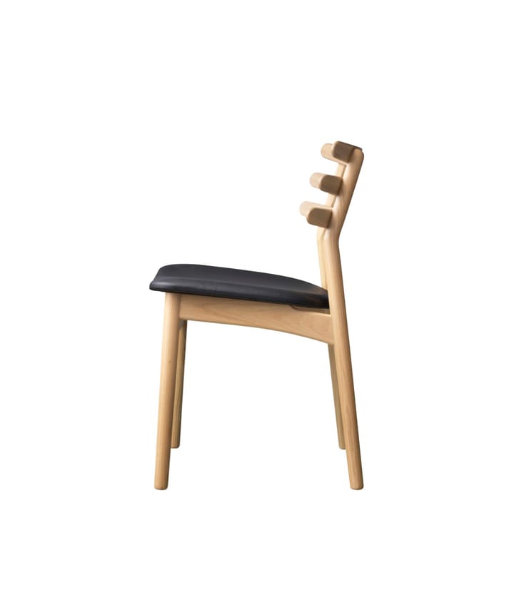 Silla J48, Oak nature lacquered-black leather FDB Møbler
