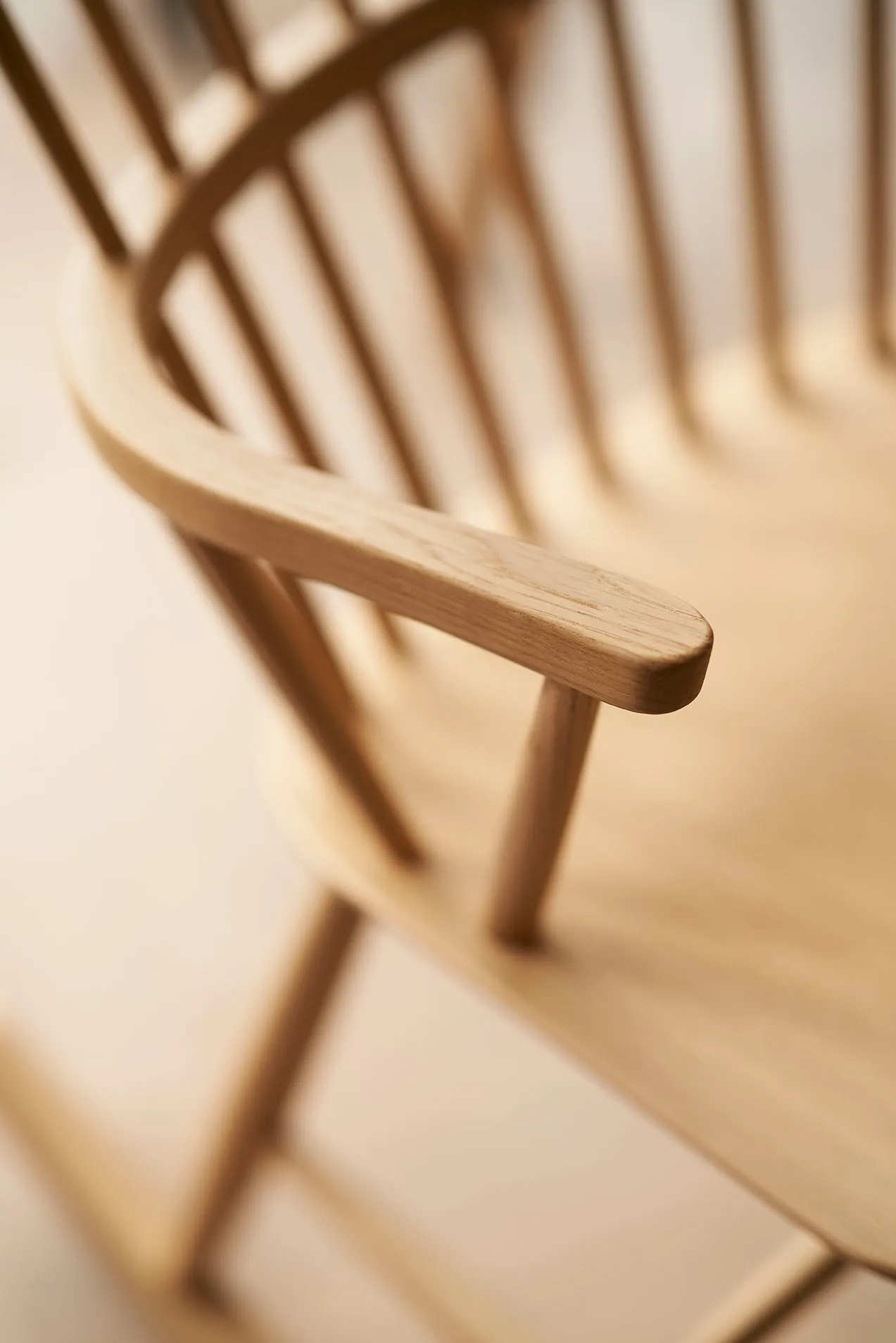 Silla mecedora J52G, Roble natural con aceite FDB Møbler