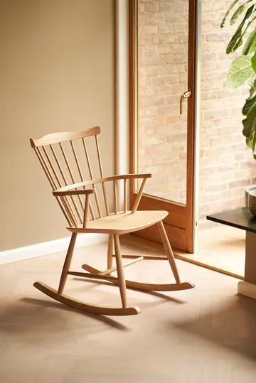 Silla mecedora J52G - Roble natural con aceite - FDB Møbler