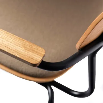 Sillón J183 Holmen con reposabrazos - Chapa de roble-patas negras-topo - FDB Møbler