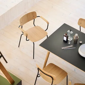 Sillón J183 Holmen con reposabrazos, pack de 4 - Chapa de roble-patas negras - FDB Møbler