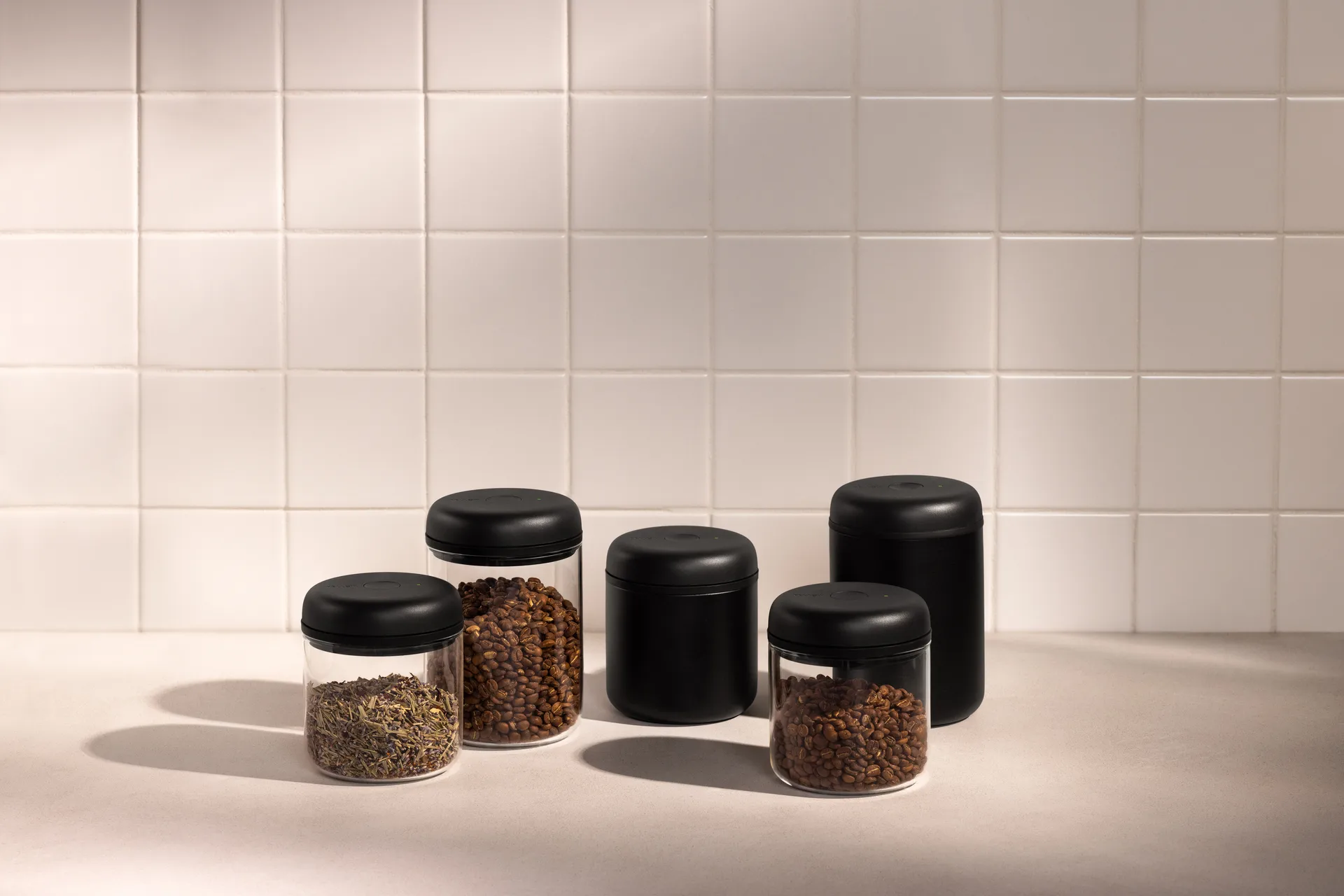 Envase al vacío eléctrico Atmos 0,7 L, Matte black Fellow