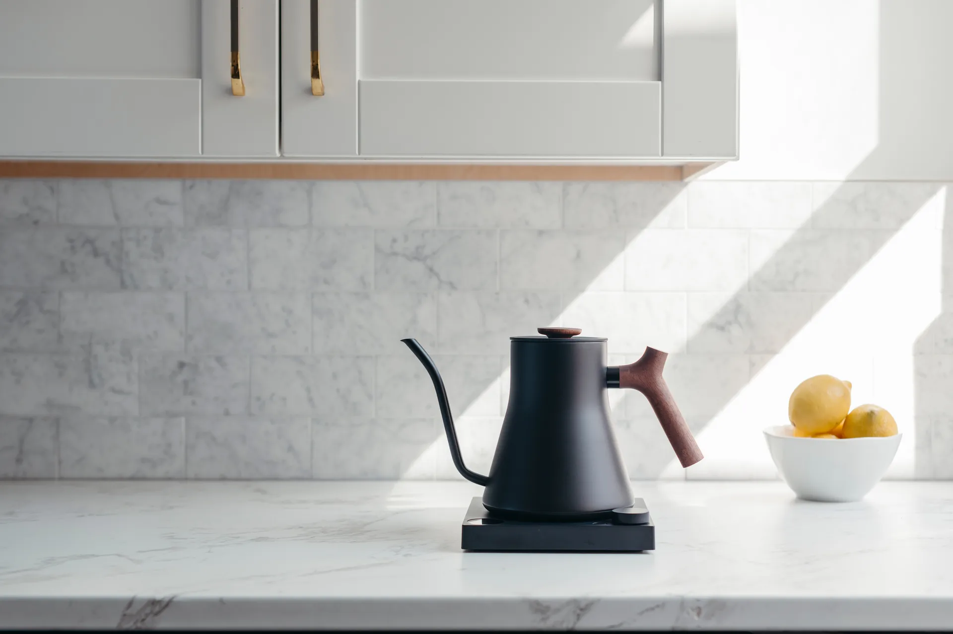 Hervidor eléctrico Stagg EKG Pro 0.9 L, Matte black-walnut Fellow