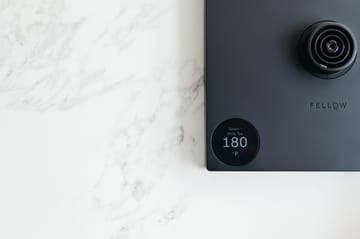 Hervidor eléctrico Stagg EKG Pro 0.9 L - Matte black-walnut - Fellow