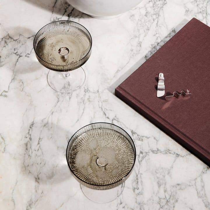 2 Copas de champán Ripple, smoked grey Ferm Living