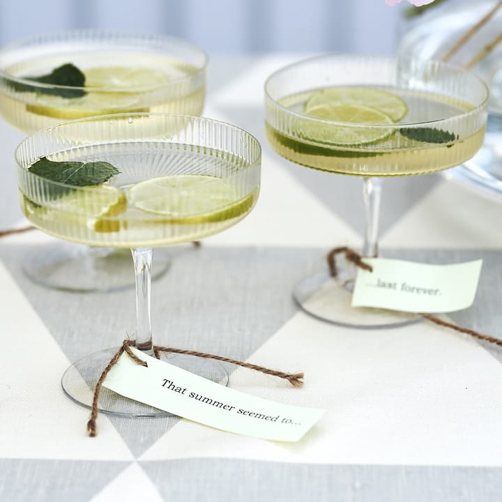 2 Copas de champán Ripple, transparente Ferm Living