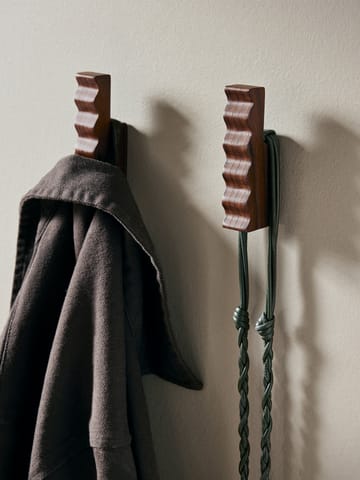 2 Ganchos Unda - Marrón oscuro - Ferm Living