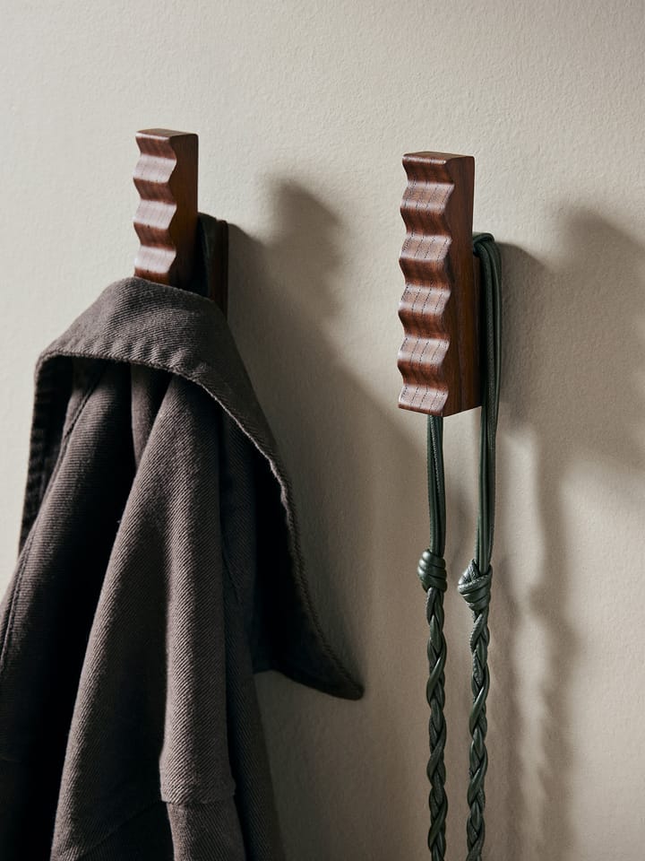 2 Ganchos Unda, Marrón oscuro Ferm Living