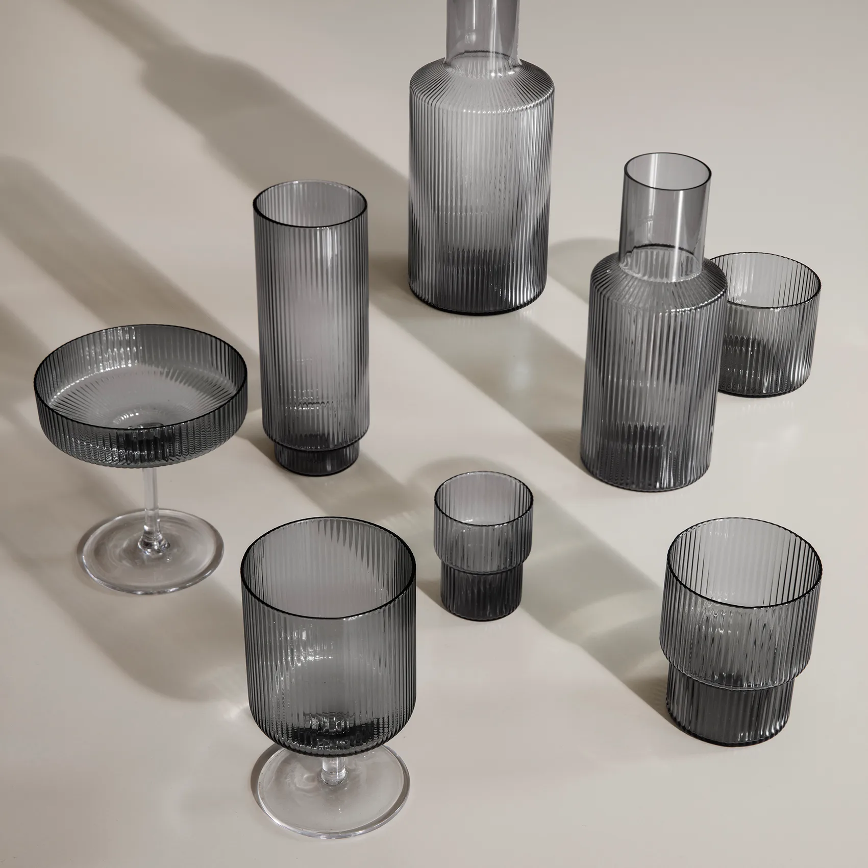 4 Vasos altos Ripple, smoked grey Ferm Living