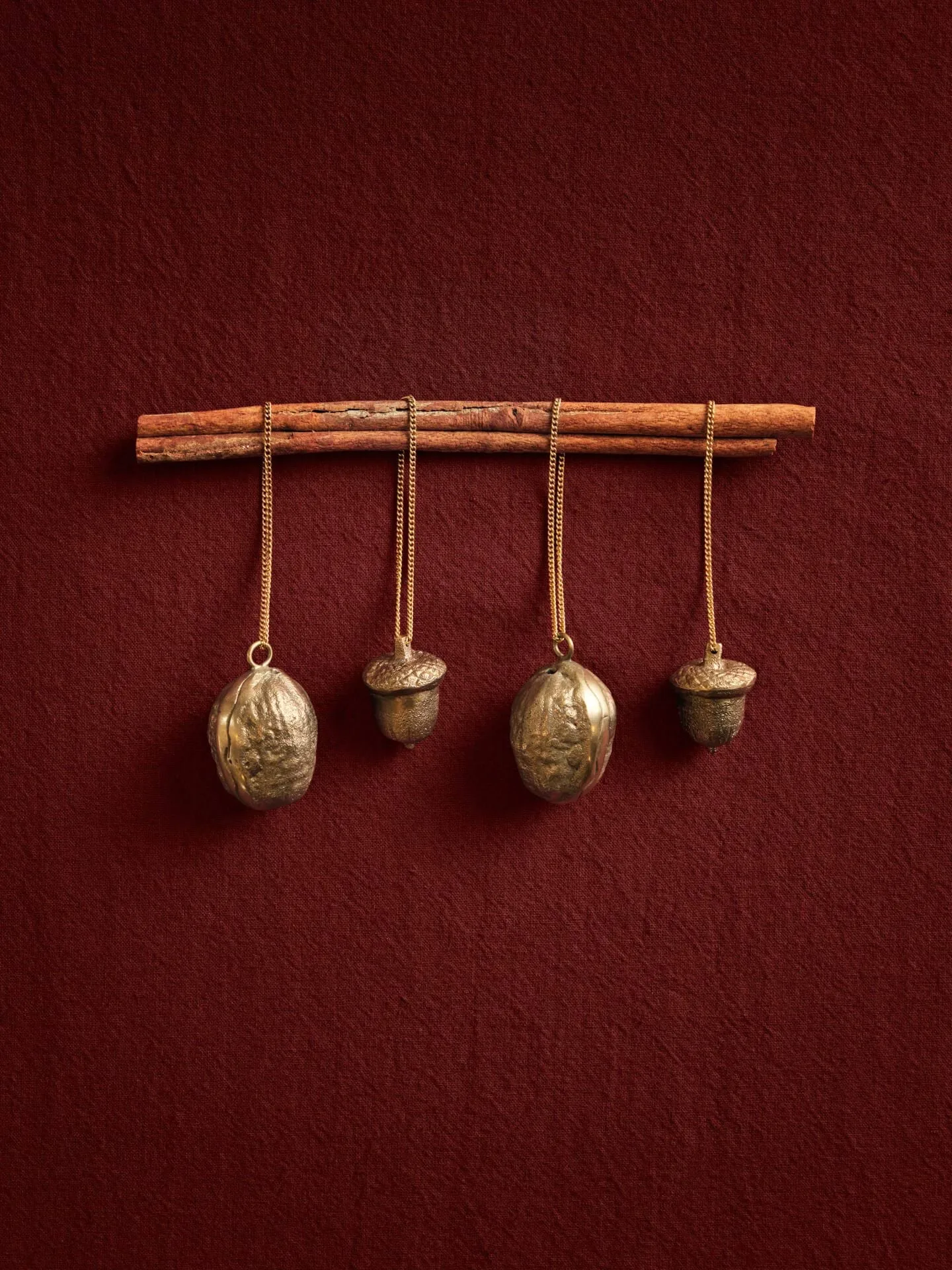 Adorno colgante Acorn, 2-pack, Latón Ferm Living