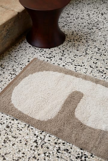 Alfombra de baño Lay 50x70 cm - Dark taupe-off white - Ferm Living