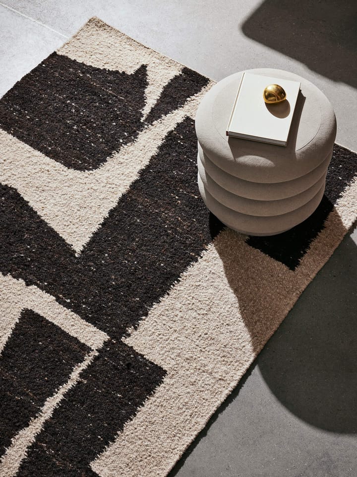 Alfombra de lana Piece, Blanco roto-café, 140x200 cm Ferm Living