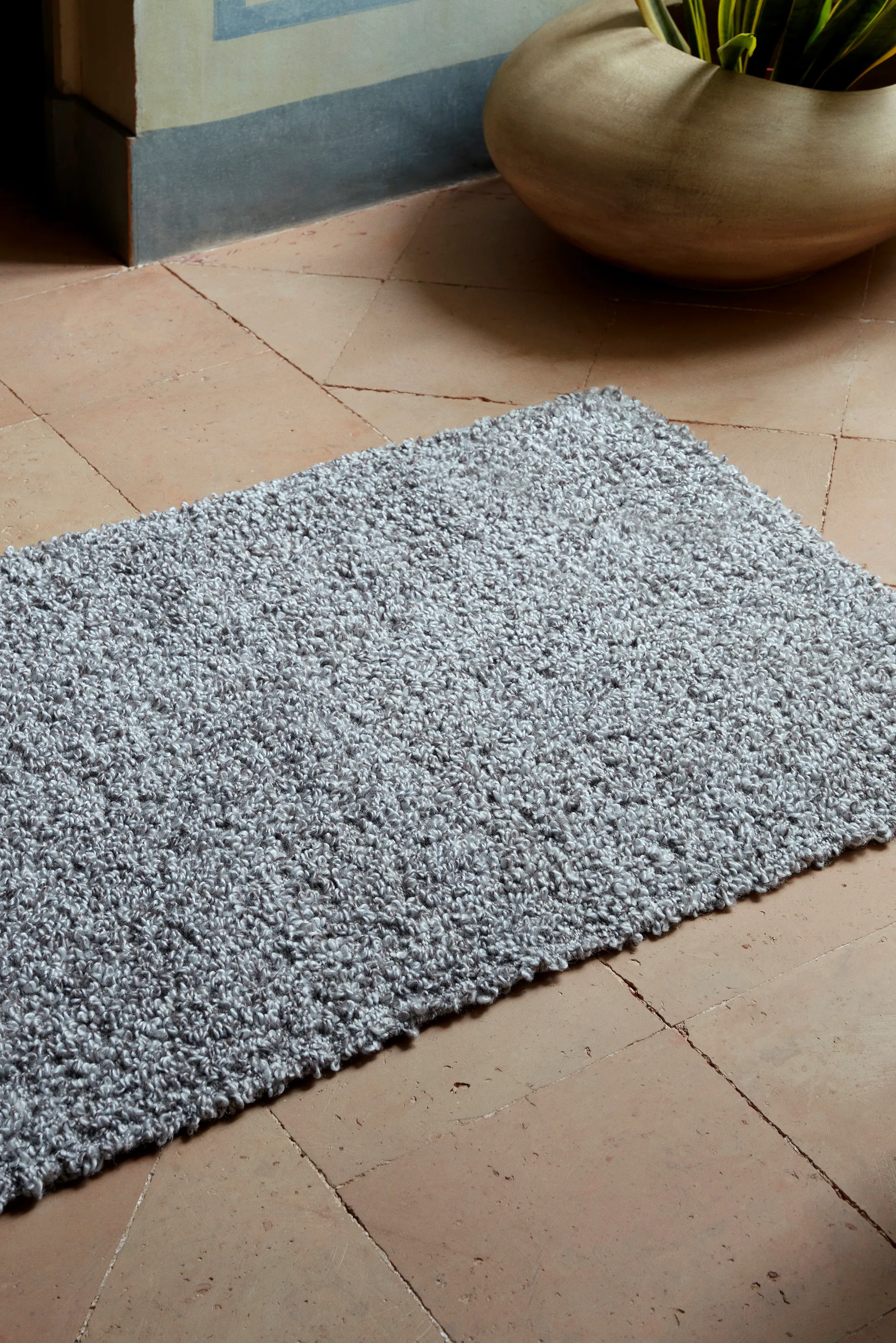 Alfombra de recibidor Slub bouclé 80x200 cm, Charcoal Ferm Living